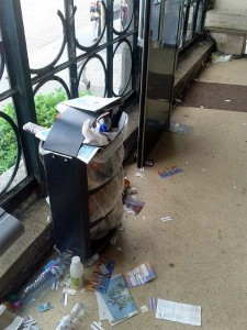 Déchets en gare de Versailles Château-Rive Gauche