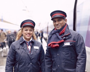 Portrait d'agents devant un TGV.